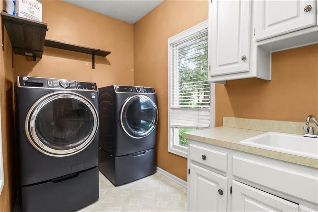 713 NE DICK HOWSER Court — photo 15