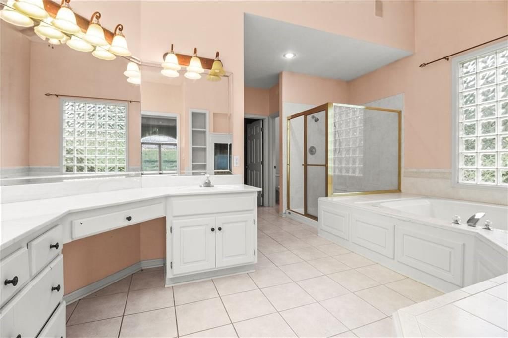 713 NE DICK HOWSER Court — photo 19