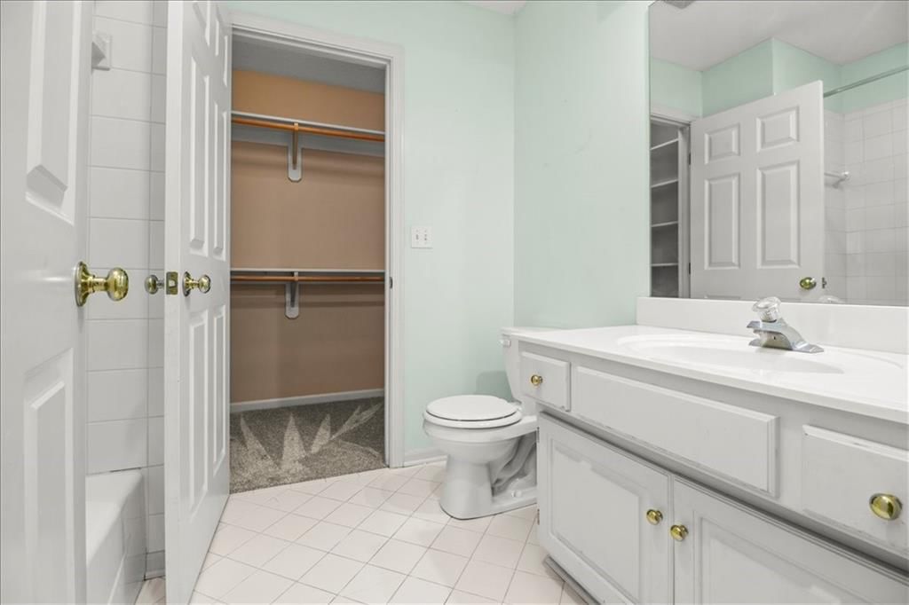 713 NE DICK HOWSER Court — photo 27