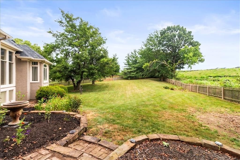 713 NE DICK HOWSER Court — photo 34
