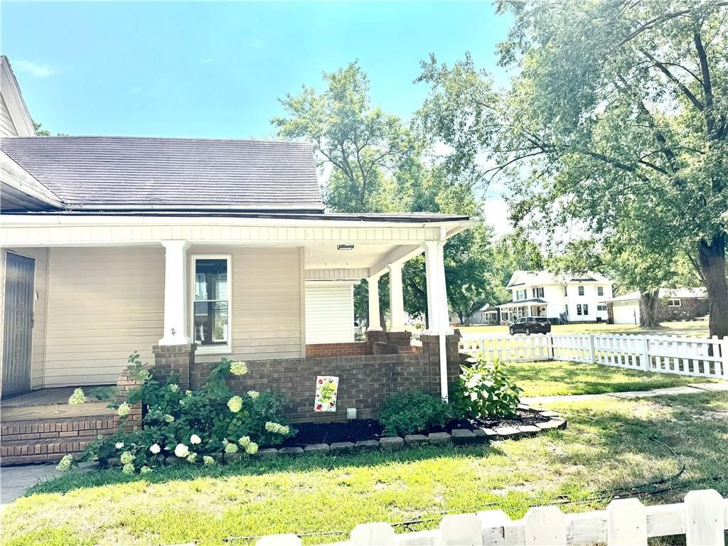 1612 N Elm Street — photo 21