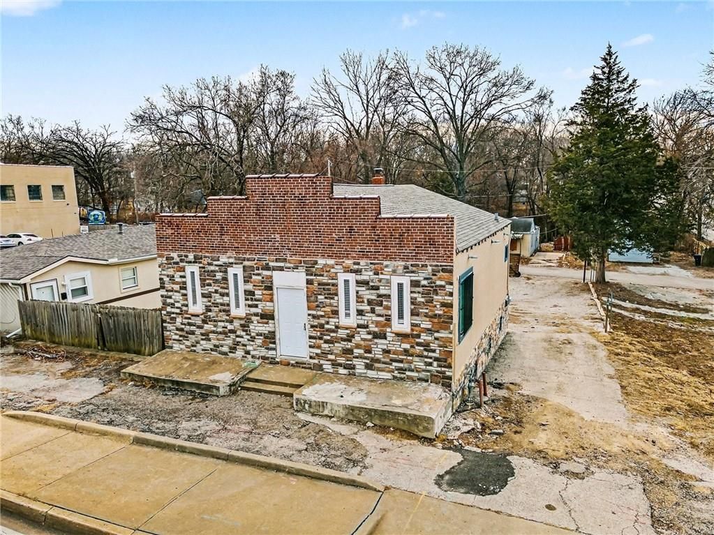 11303 E Truman Road — photo 5
