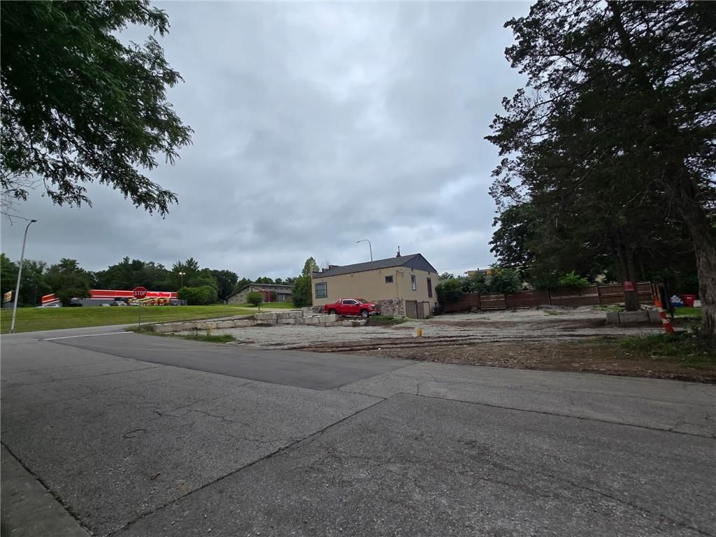 11303 E Truman Road — photo 15