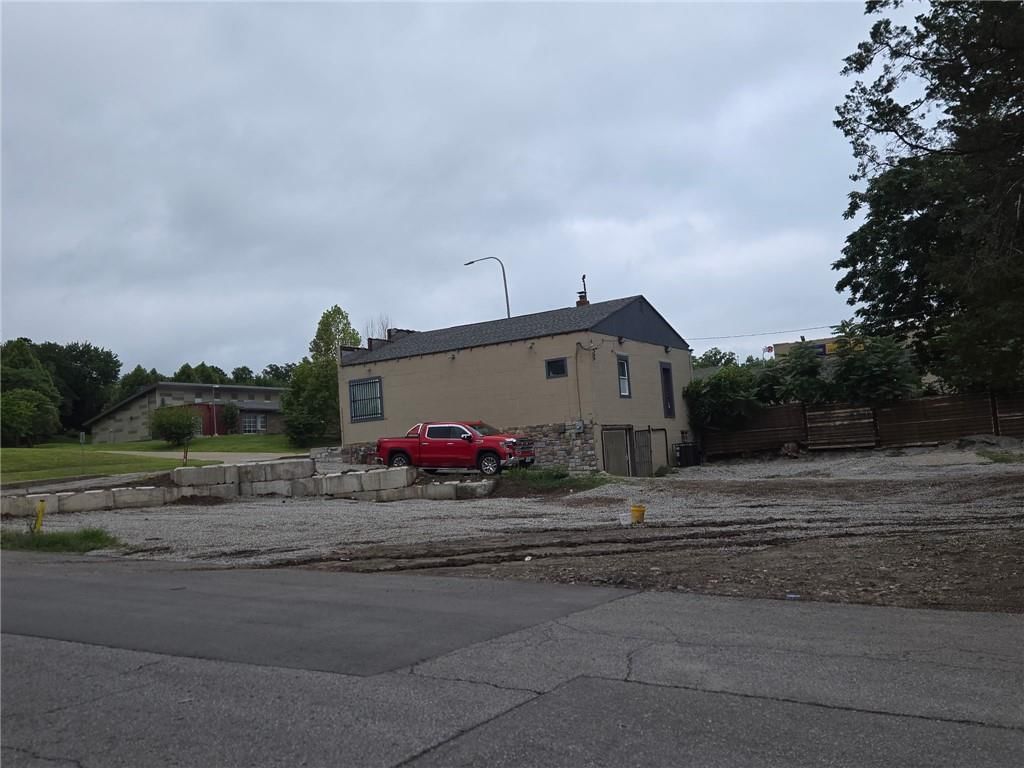 11303 E Truman Road — photo 16