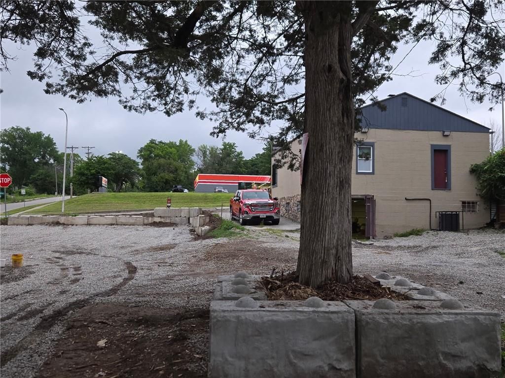 11303 E Truman Road — photo 17