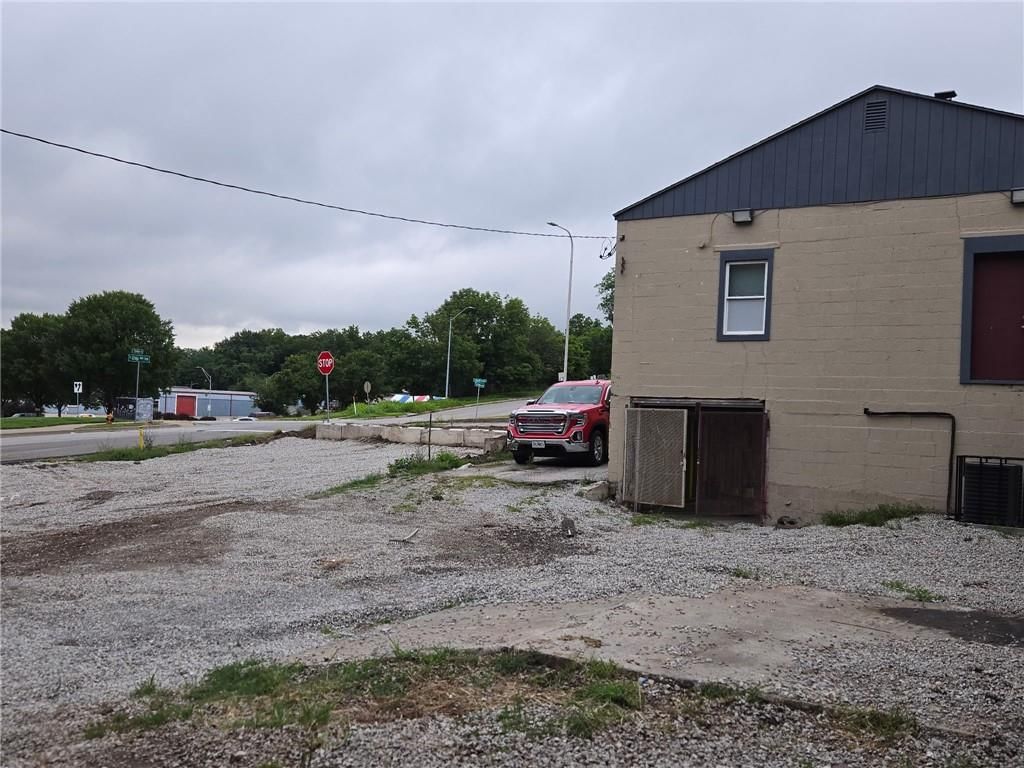 11303 E Truman Road — photo 18