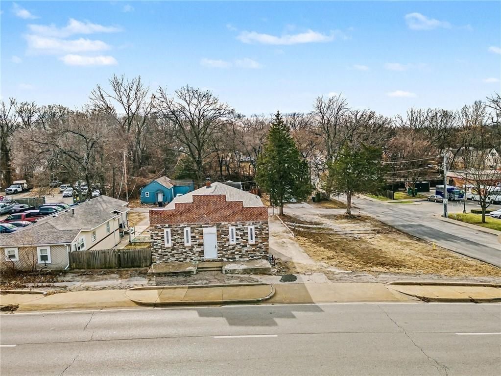 11303 E Truman Road — photo 24