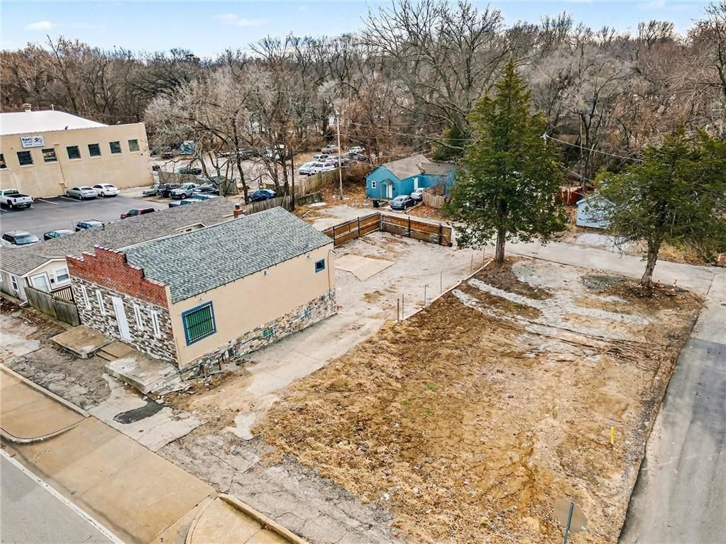 11303 E Truman Road — photo 31