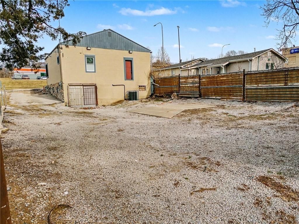11303 E Truman Road — photo 32