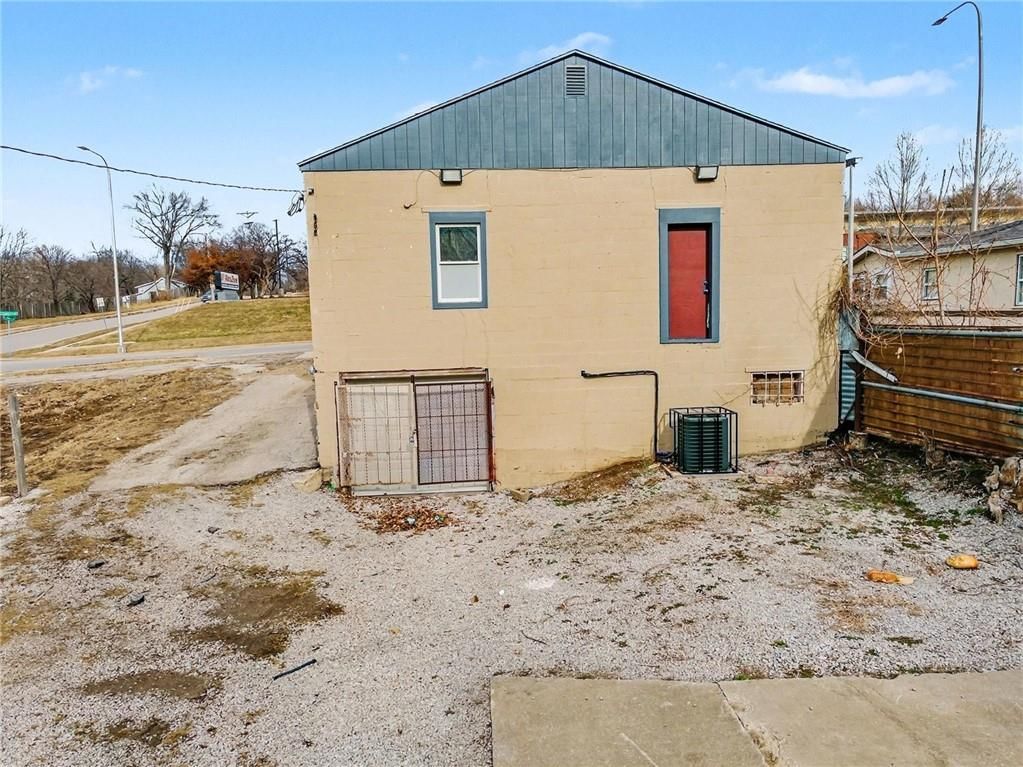 11303 E Truman Road — photo 33