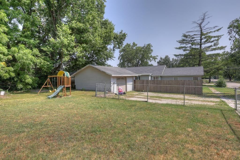 504 E 6th Street — photo 14