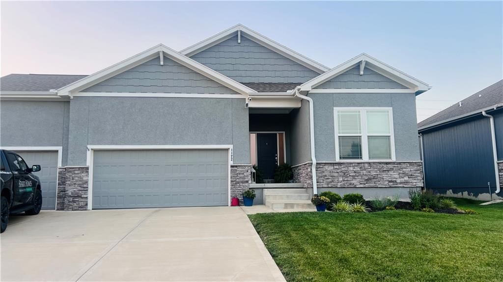1122 SW Cheshire Drive — photo 1