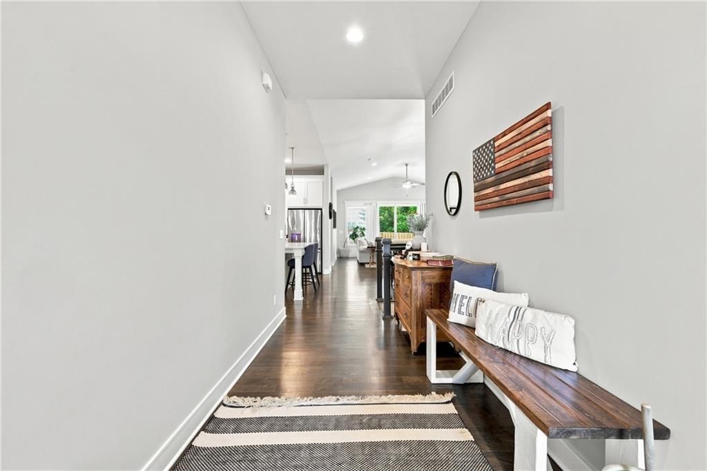 1122 SW Cheshire Drive — photo 4