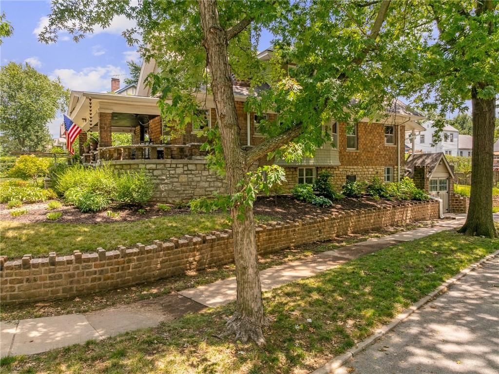 949 W 33RD Terrace — photo 3