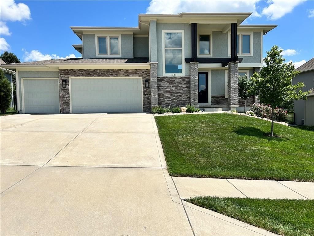 9543 N Kentucky Avenue — photo 2