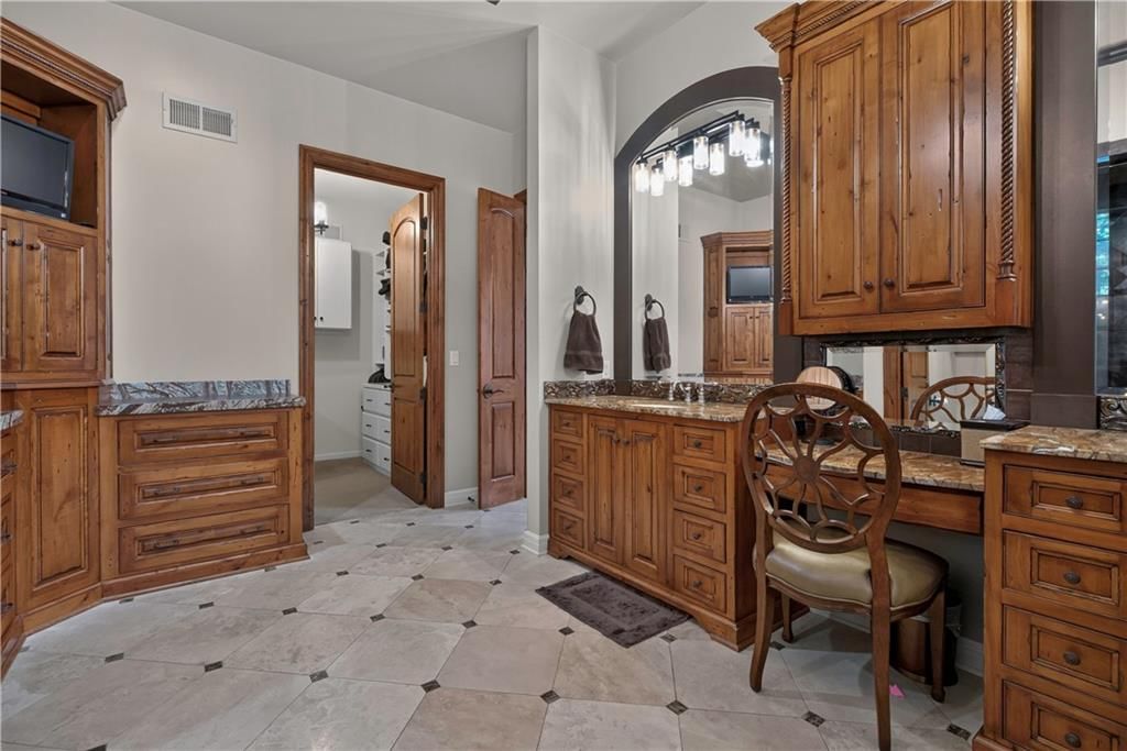 13908 HOWE Drive — photo 27