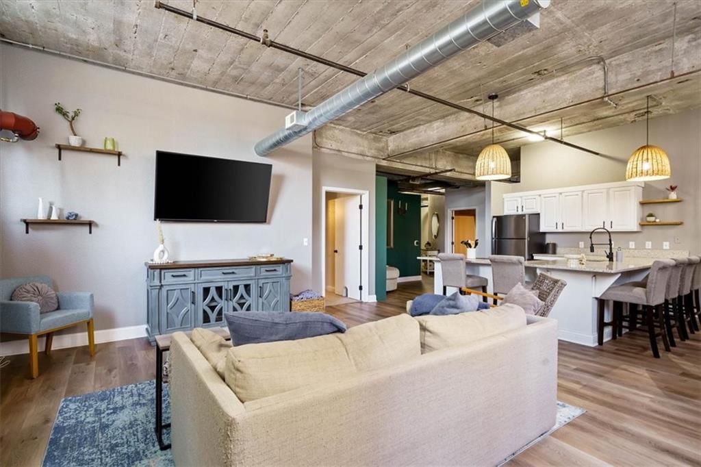 321 W 7th Street — photo 13