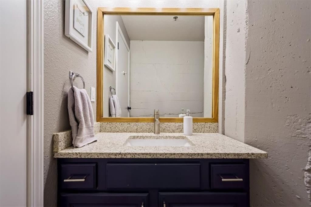 321 W 7th Street — photo 23