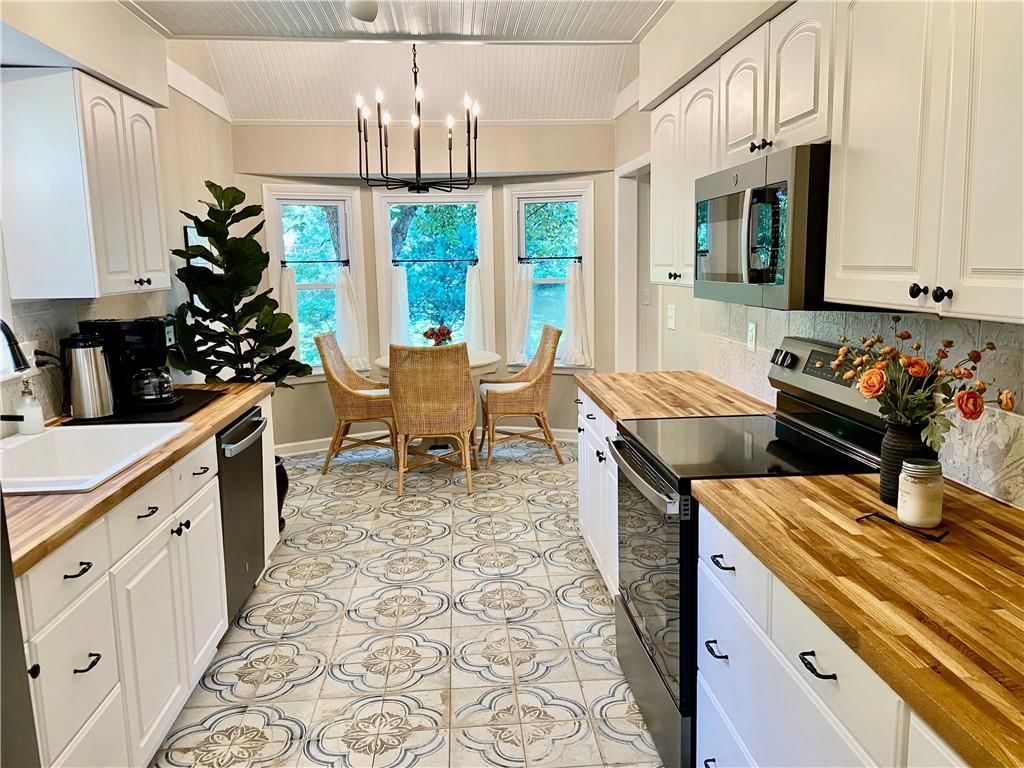 13709 W 70th Street — photo 3