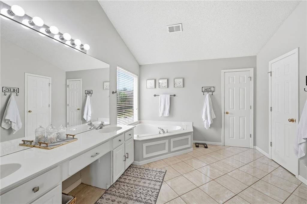 9317 N Charlotte Court — photo 33