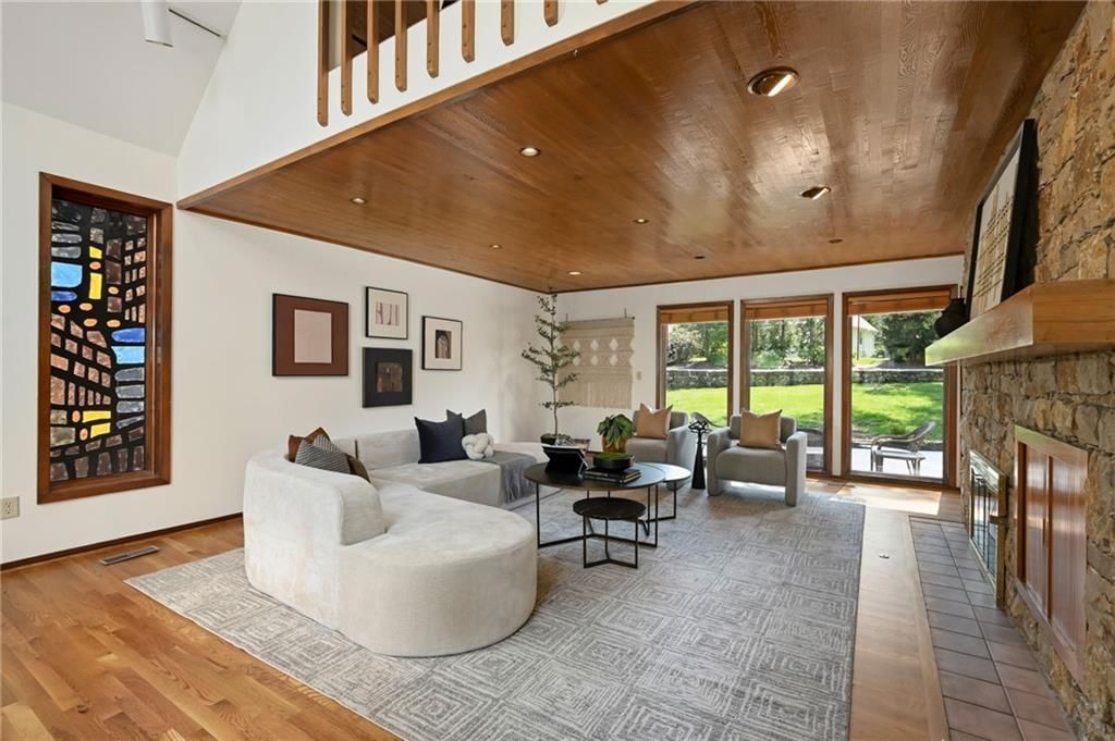 Photo 6 of 35 - 9964 Hemlock Drive, Overland Park, KS 66212