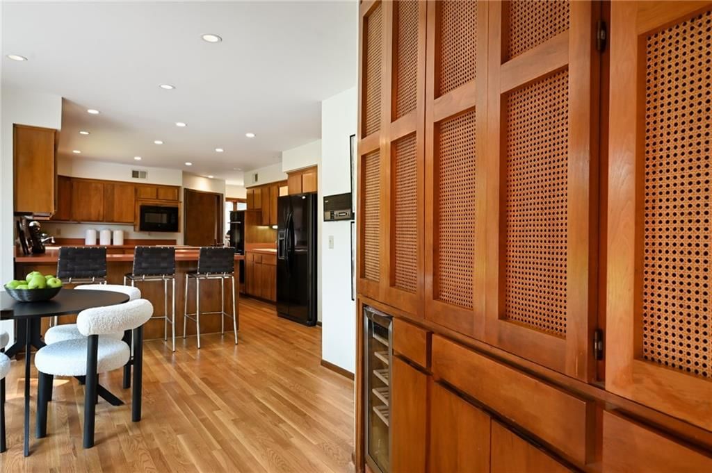 Photo 10 of 35 - 9964 Hemlock Drive, Overland Park, KS 66212