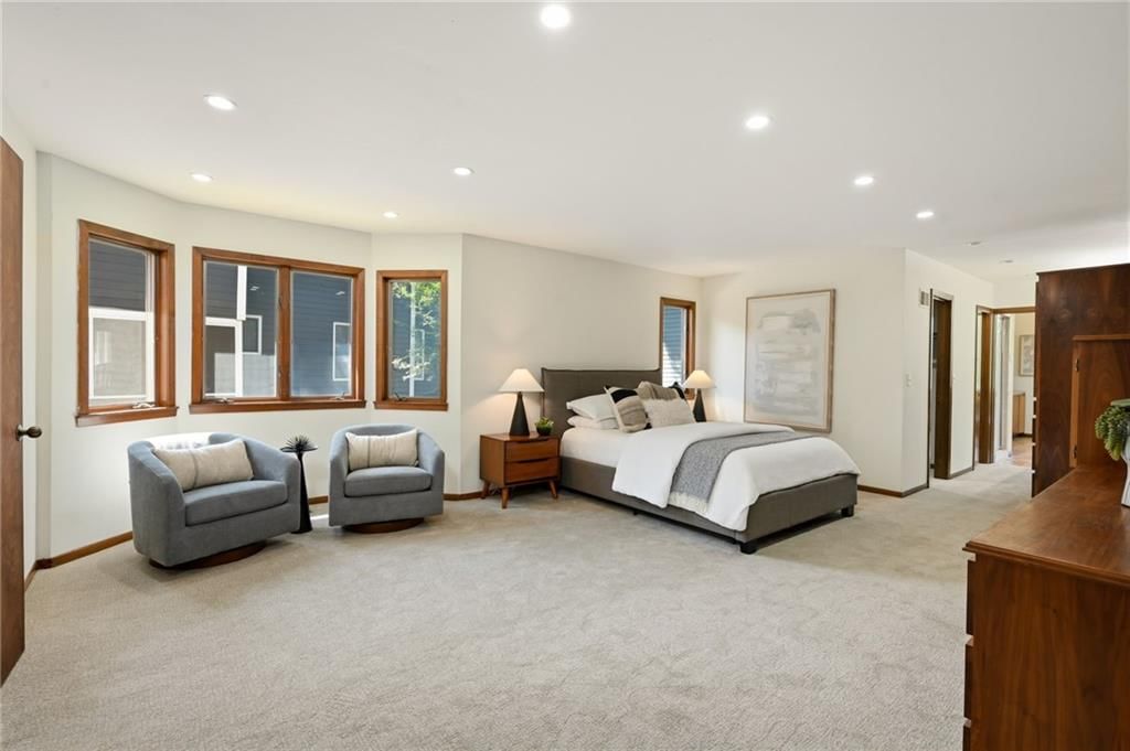 Photo 15 of 35 - 9964 Hemlock Drive, Overland Park, KS 66212