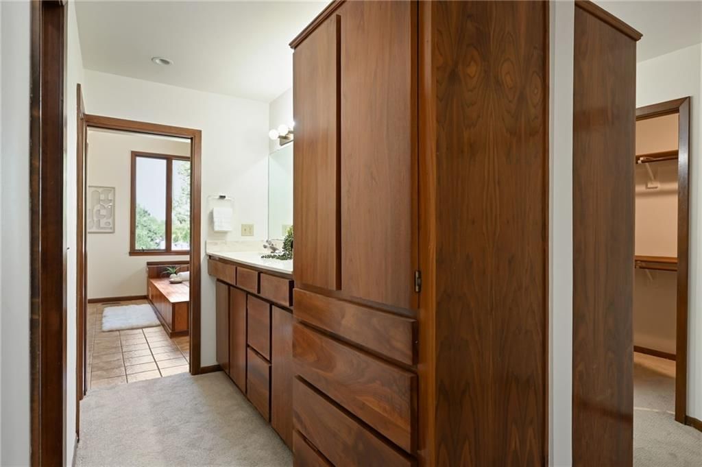 Photo 17 of 35 - 9964 Hemlock Drive, Overland Park, KS 66212