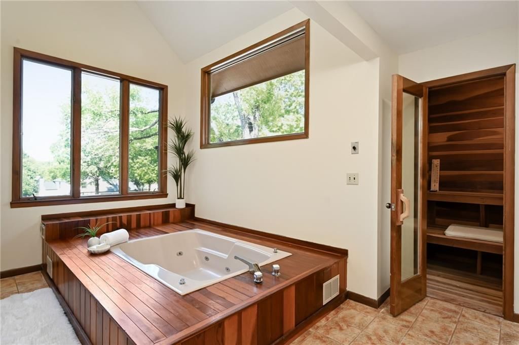 Photo 19 of 35 - 9964 Hemlock Drive, Overland Park, KS 66212