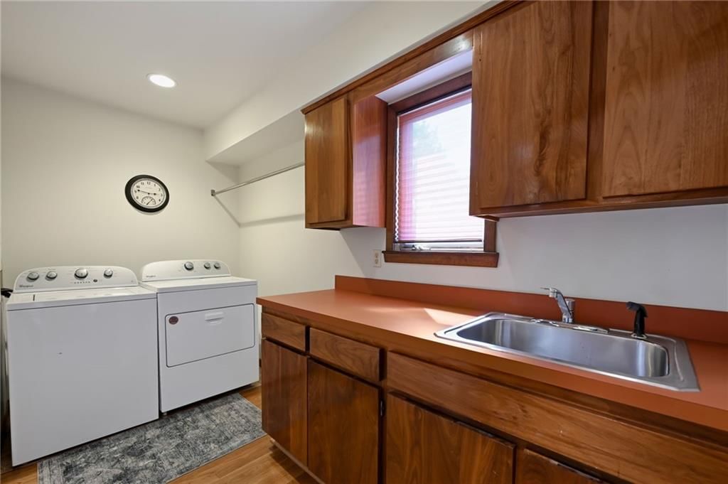 Photo 22 of 35 - 9964 Hemlock Drive, Overland Park, KS 66212