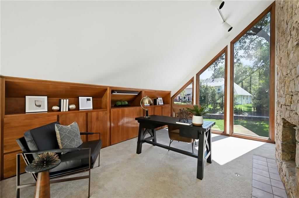 Photo 24 of 35 - 9964 Hemlock Drive, Overland Park, KS 66212