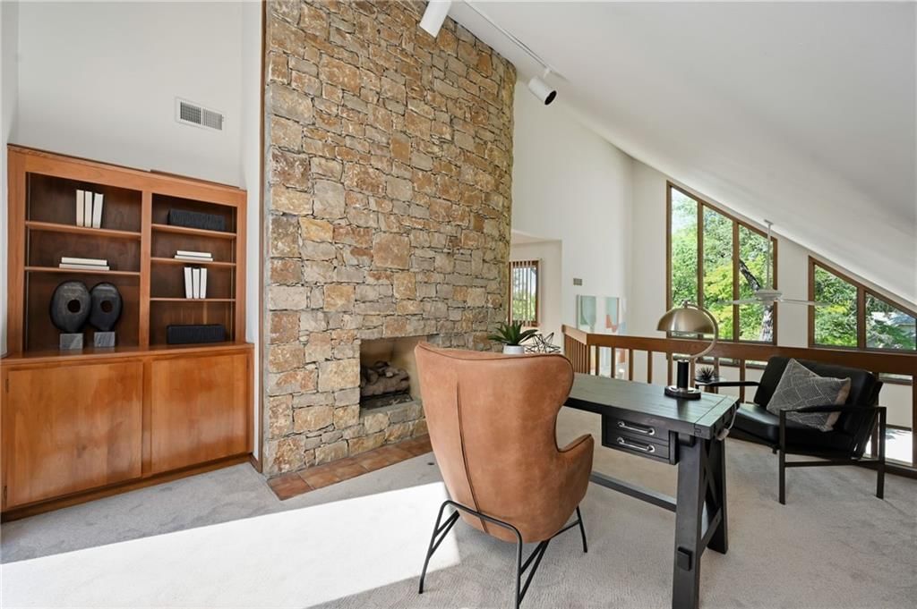 Photo 25 of 35 - 9964 Hemlock Drive, Overland Park, KS 66212