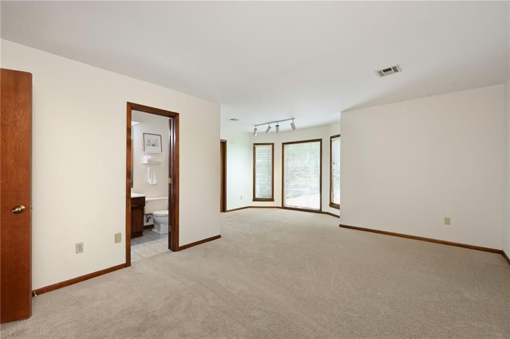 Photo 29 of 35 - 9964 Hemlock Drive, Overland Park, KS 66212