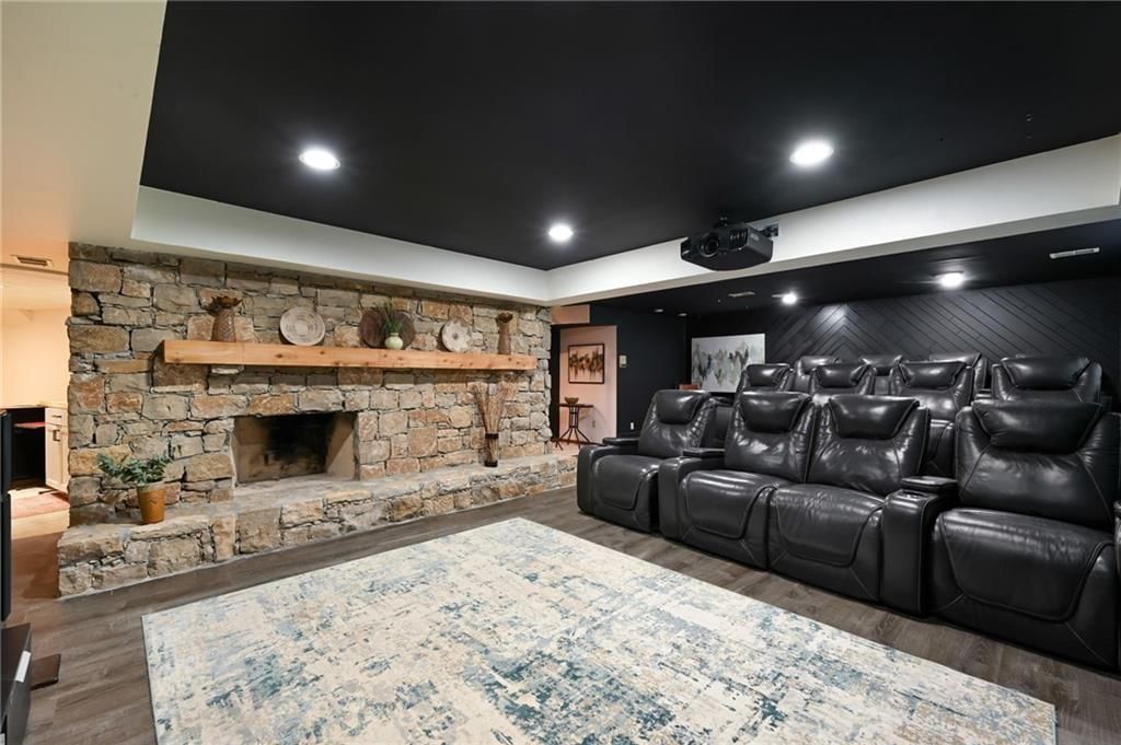Photo 30 of 35 - 9964 Hemlock Drive, Overland Park, KS 66212