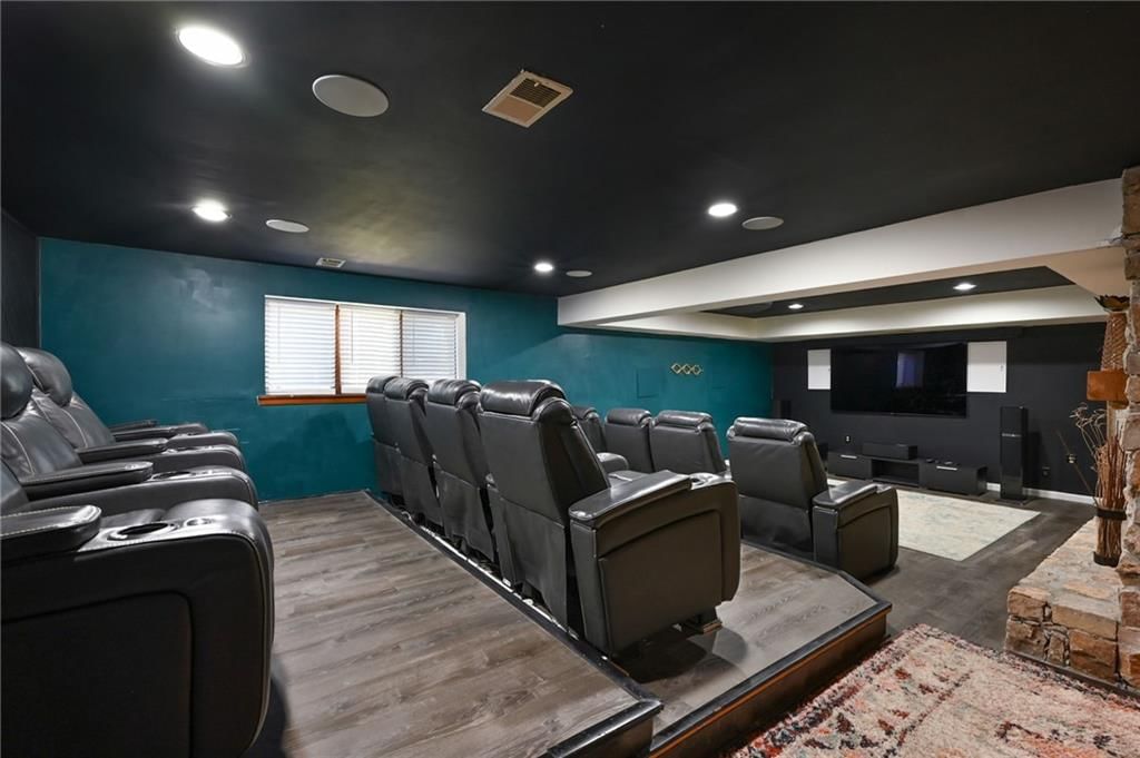 Photo 31 of 35 - 9964 Hemlock Drive, Overland Park, KS 66212