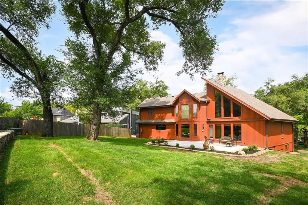 Photo 33 of 35 - 9964 Hemlock Drive, Overland Park, KS 66212