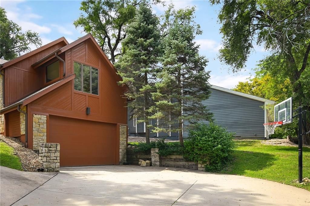 Photo 34 of 35 - 9964 Hemlock Drive, Overland Park, KS 66212
