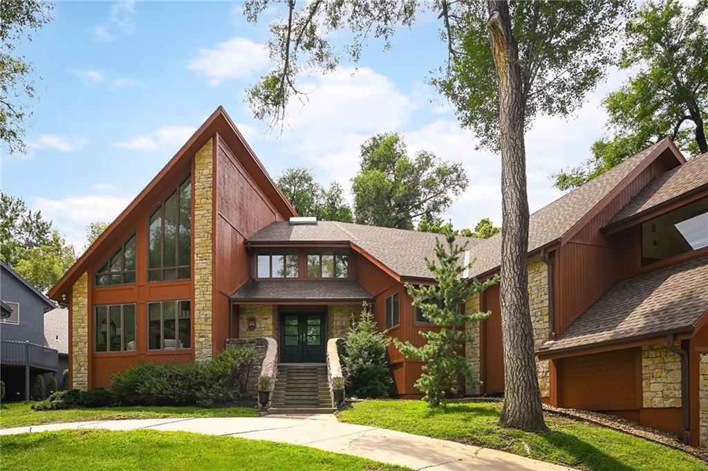 Photo 35 of 35 - 9964 Hemlock Drive, Overland Park, KS 66212