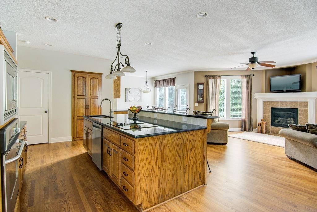 24115 W 79th Terrace — photo 3