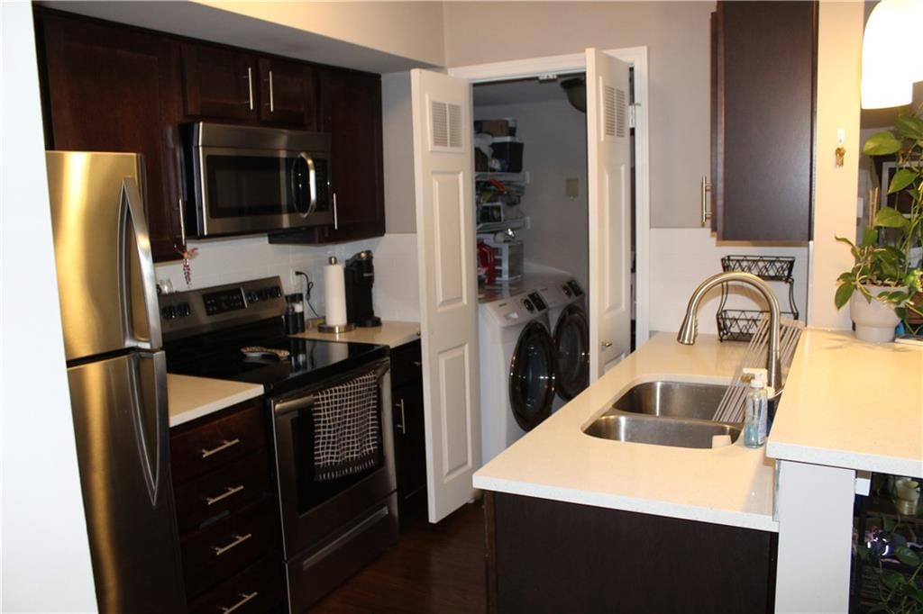 425 W 9th Street — photo 4