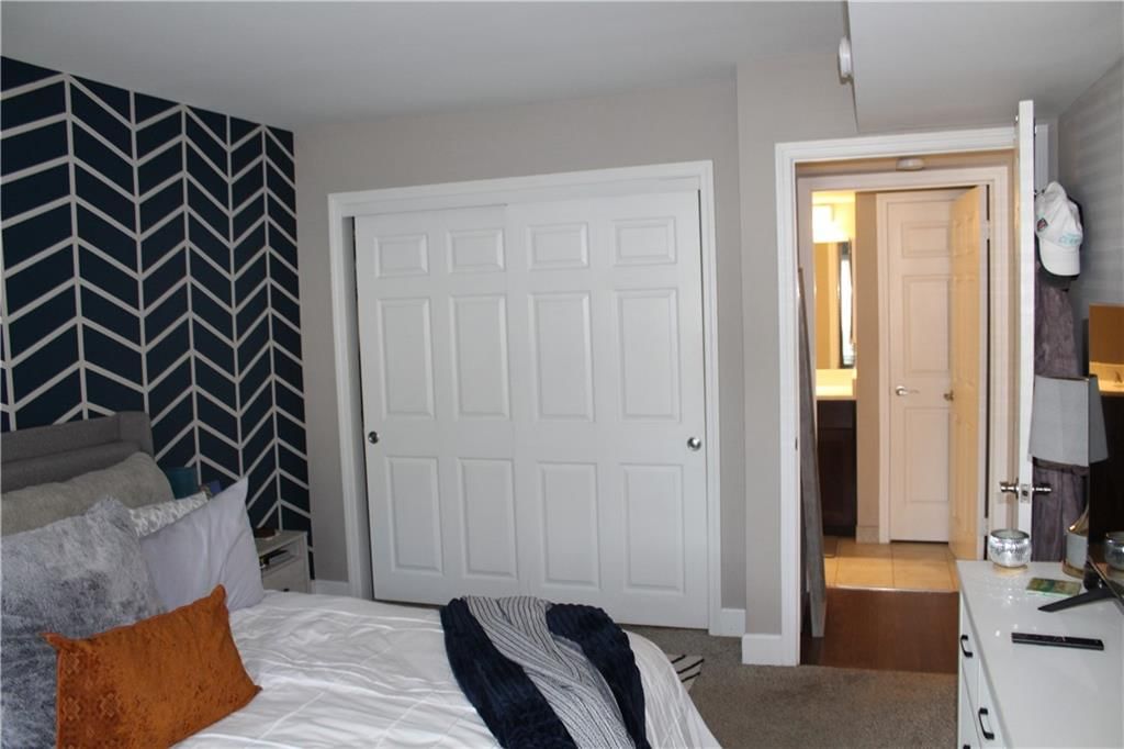 425 W 9th Street — photo 9