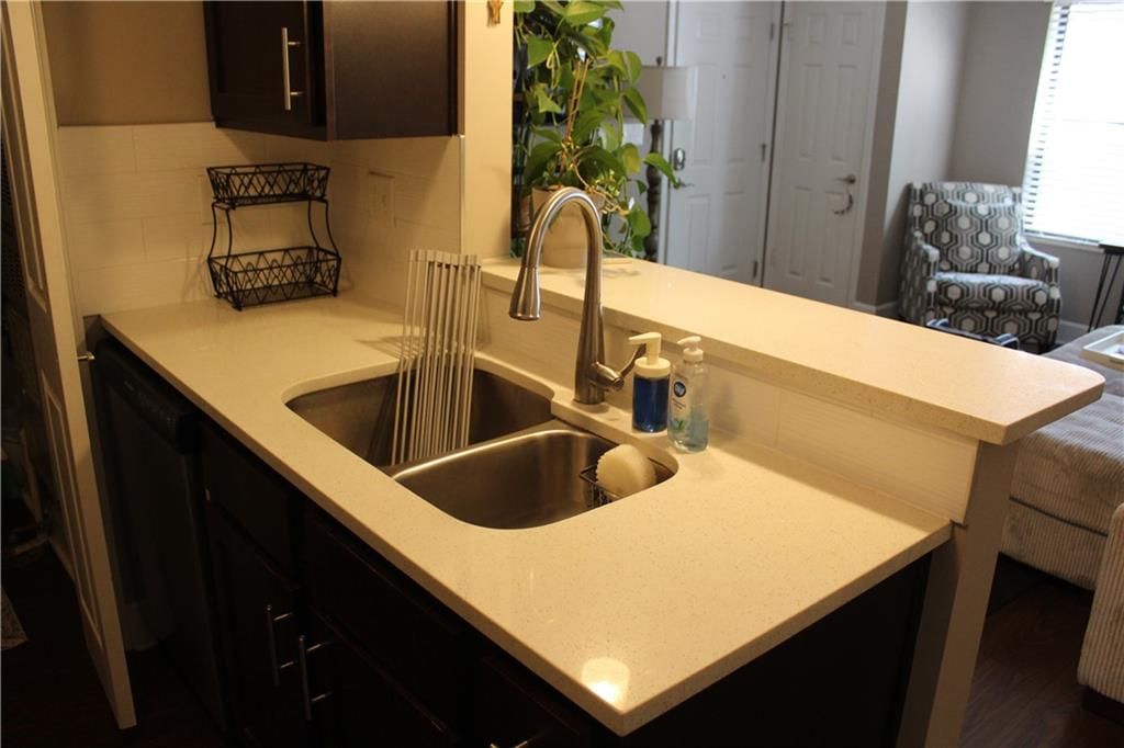 425 W 9th Street — photo 10