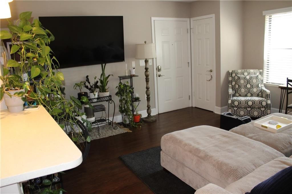 425 W 9th Street — photo 11