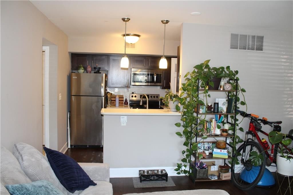 425 W 9th Street — photo 12