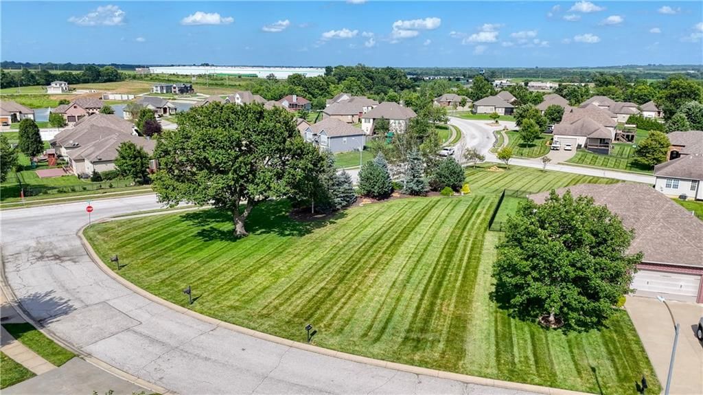 Lot 99 — photo 1