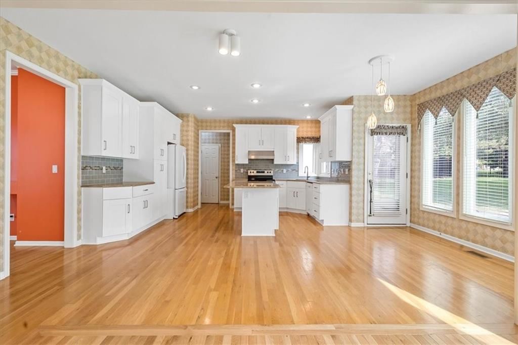 8618 W 127th Terrace — photo 7