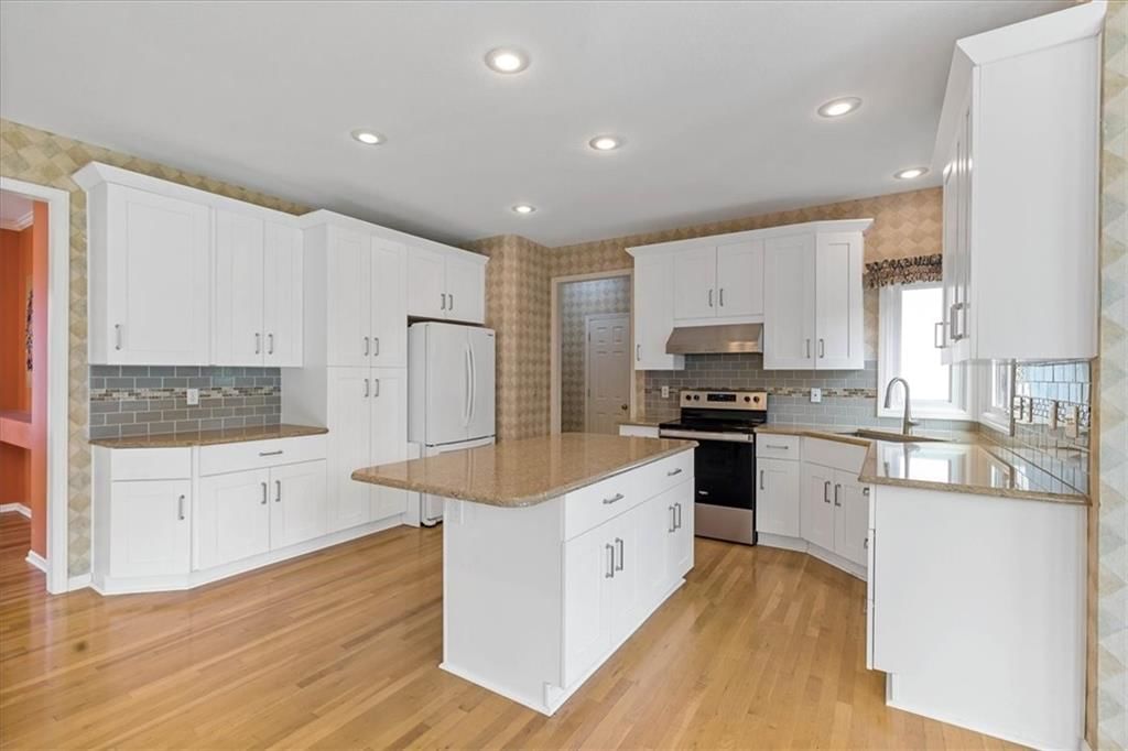 8618 W 127th Terrace — photo 9