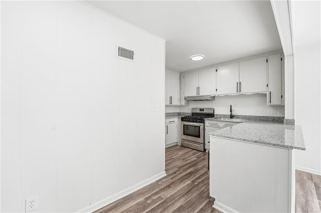 711 W 84TH Street — photo 13