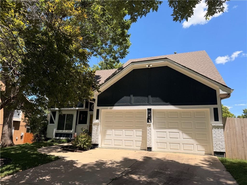 8933 Woodstone Street — photo 2