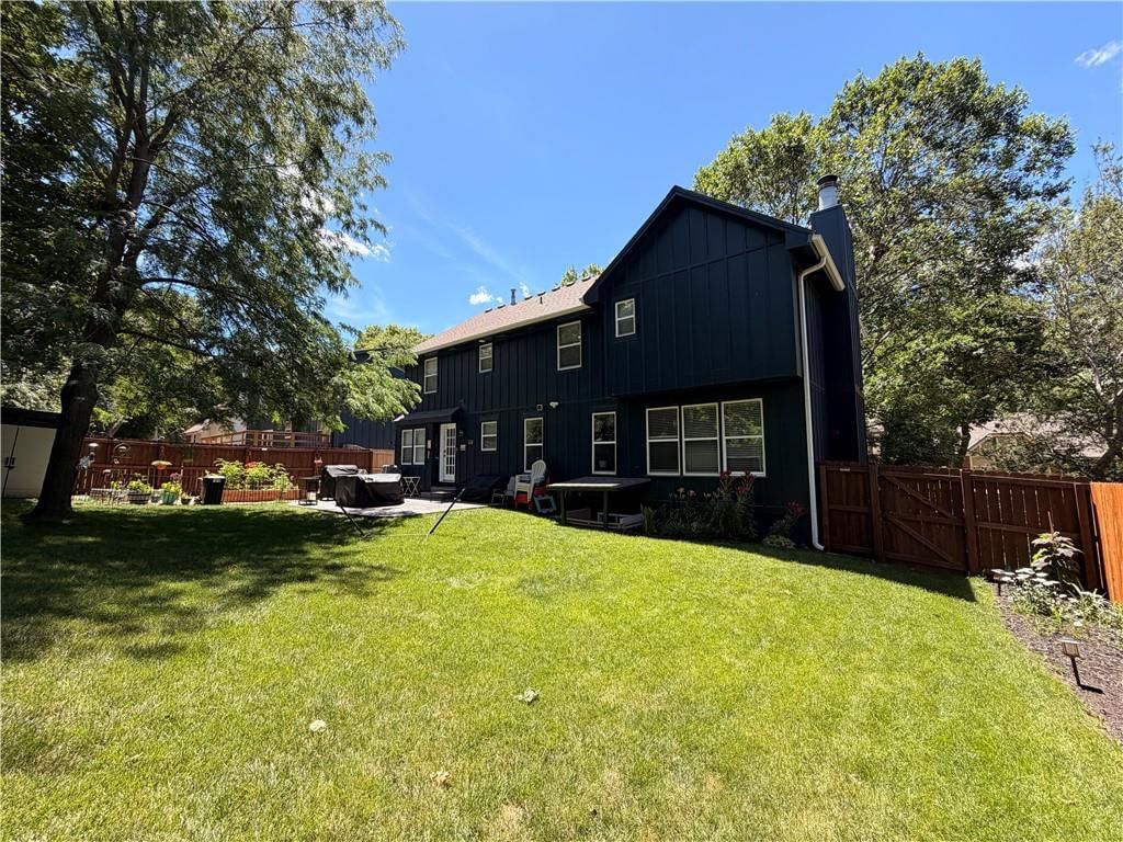 8933 Woodstone Street — photo 3